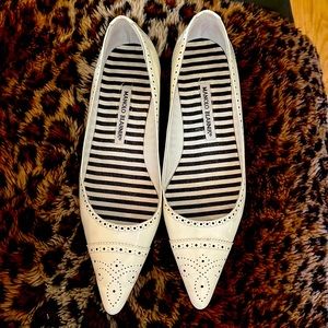 Manolo Blahnik PETUNIA Brogue Patent Leather White Flats BB Shoes 38.5 size 8.5